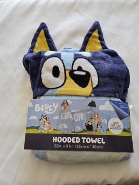 Bluey Hooded Kids Bath Towel - Navy Blue & Yellow Character Design